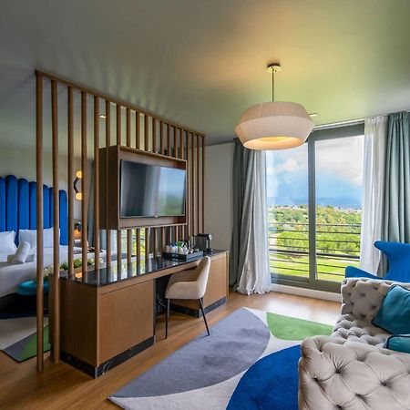 Dolce By Wyndham Barcelona Resort ซานต์ เอสเตเว เซสโรวิเรส ภายนอก รูปภาพ