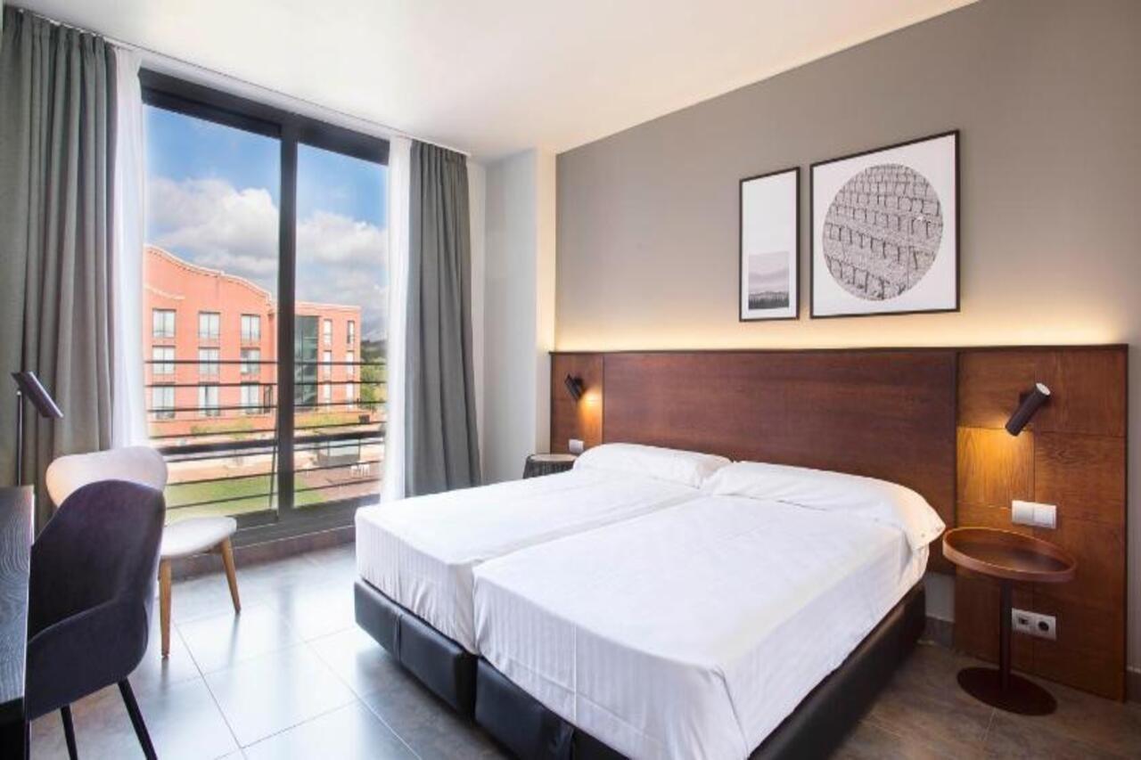 Dolce By Wyndham Barcelona Resort ซานต์ เอสเตเว เซสโรวิเรส ภายนอก รูปภาพ