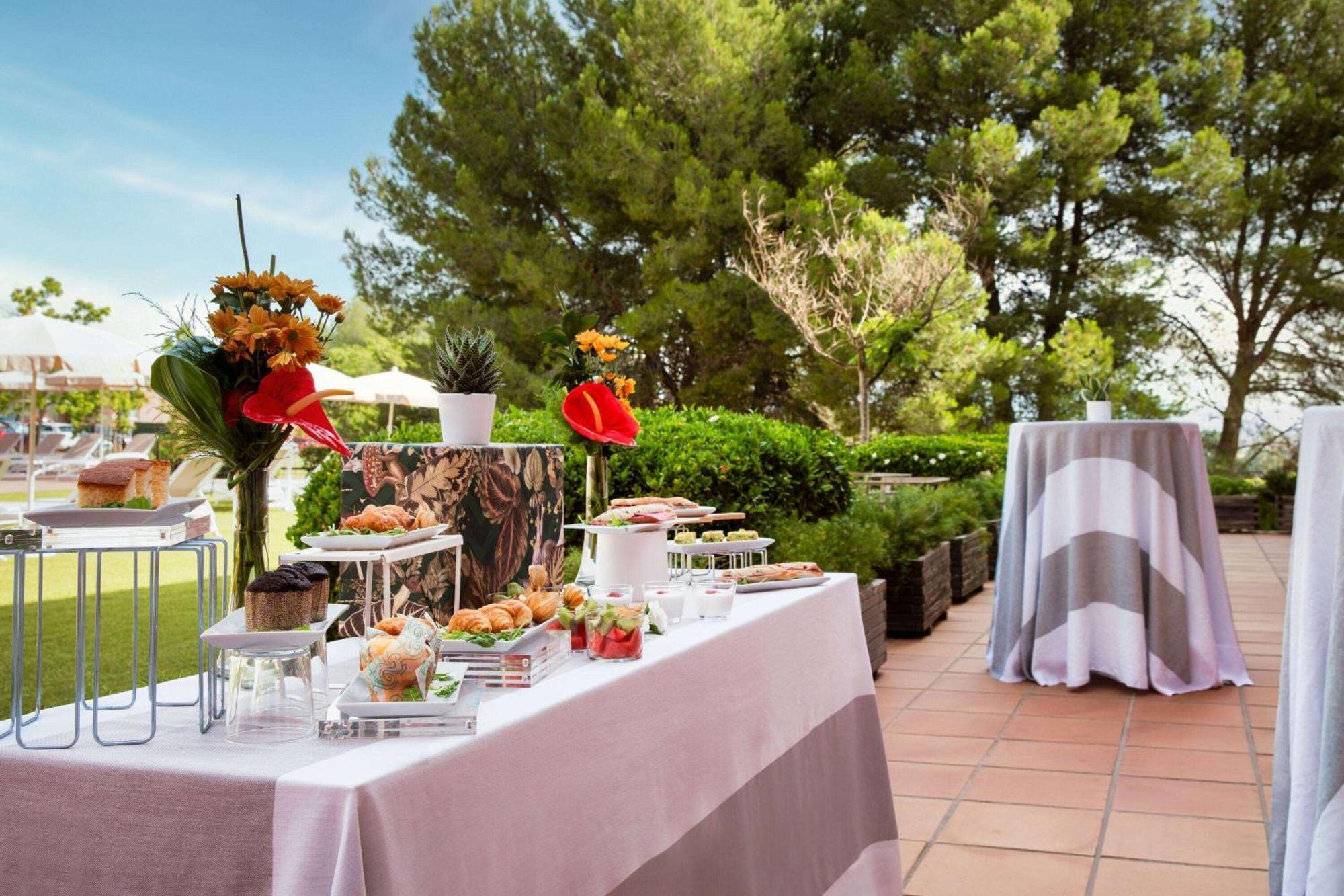 Dolce By Wyndham Barcelona Resort ซานต์ เอสเตเว เซสโรวิเรส ภายนอก รูปภาพ