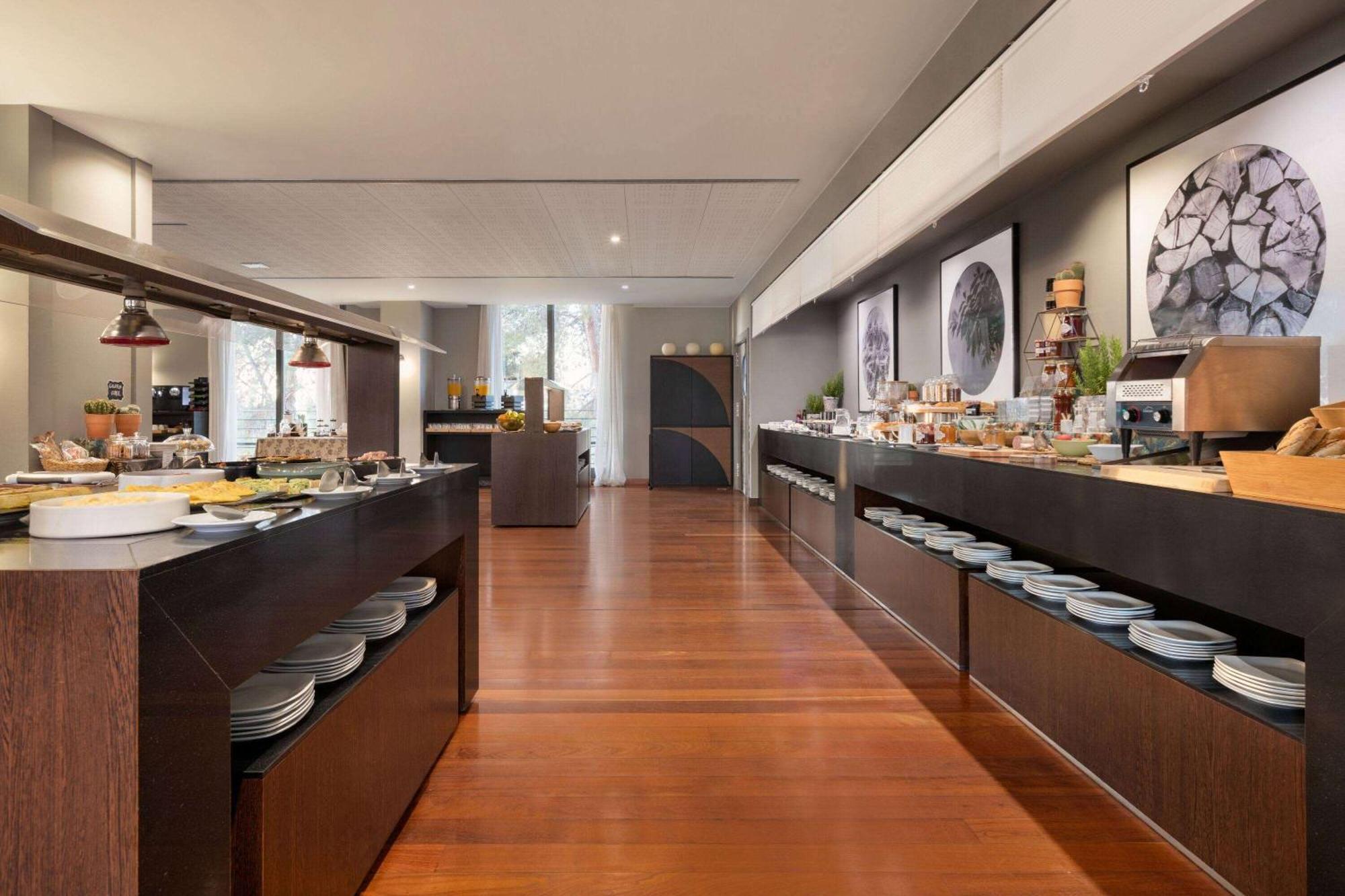 Dolce By Wyndham Barcelona Resort ซานต์ เอสเตเว เซสโรวิเรส ภายนอก รูปภาพ