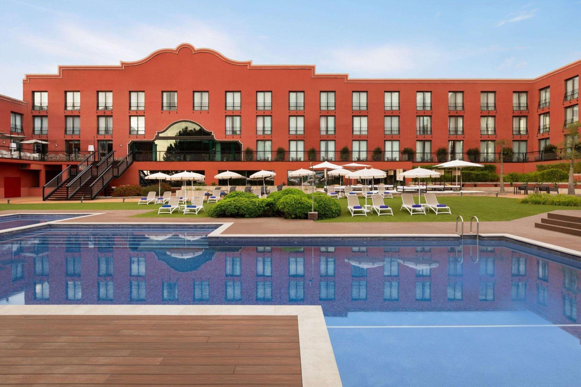 Dolce By Wyndham Barcelona Resort ซานต์ เอสเตเว เซสโรวิเรส ภายนอก รูปภาพ