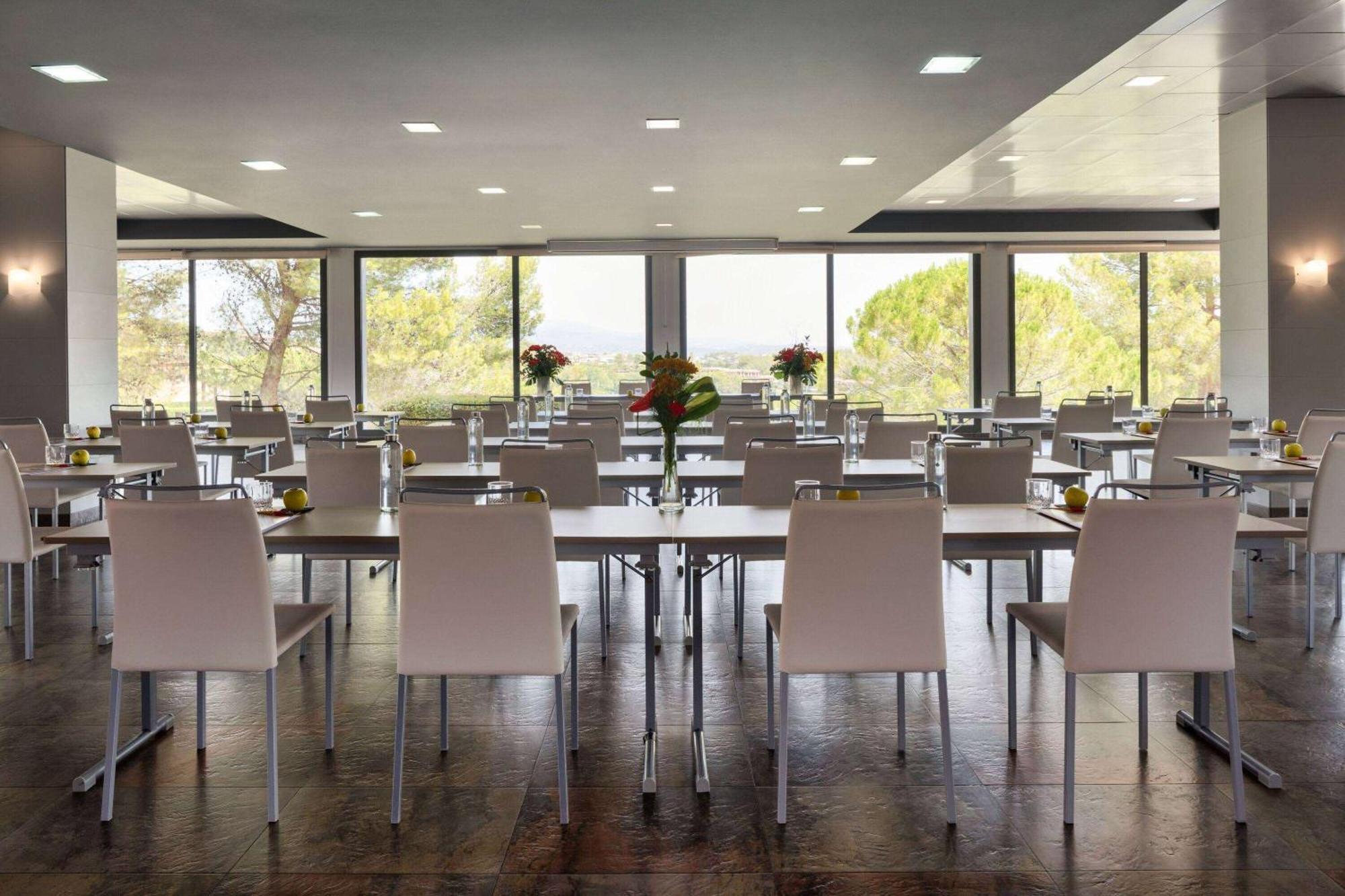 Dolce By Wyndham Barcelona Resort ซานต์ เอสเตเว เซสโรวิเรส ภายนอก รูปภาพ