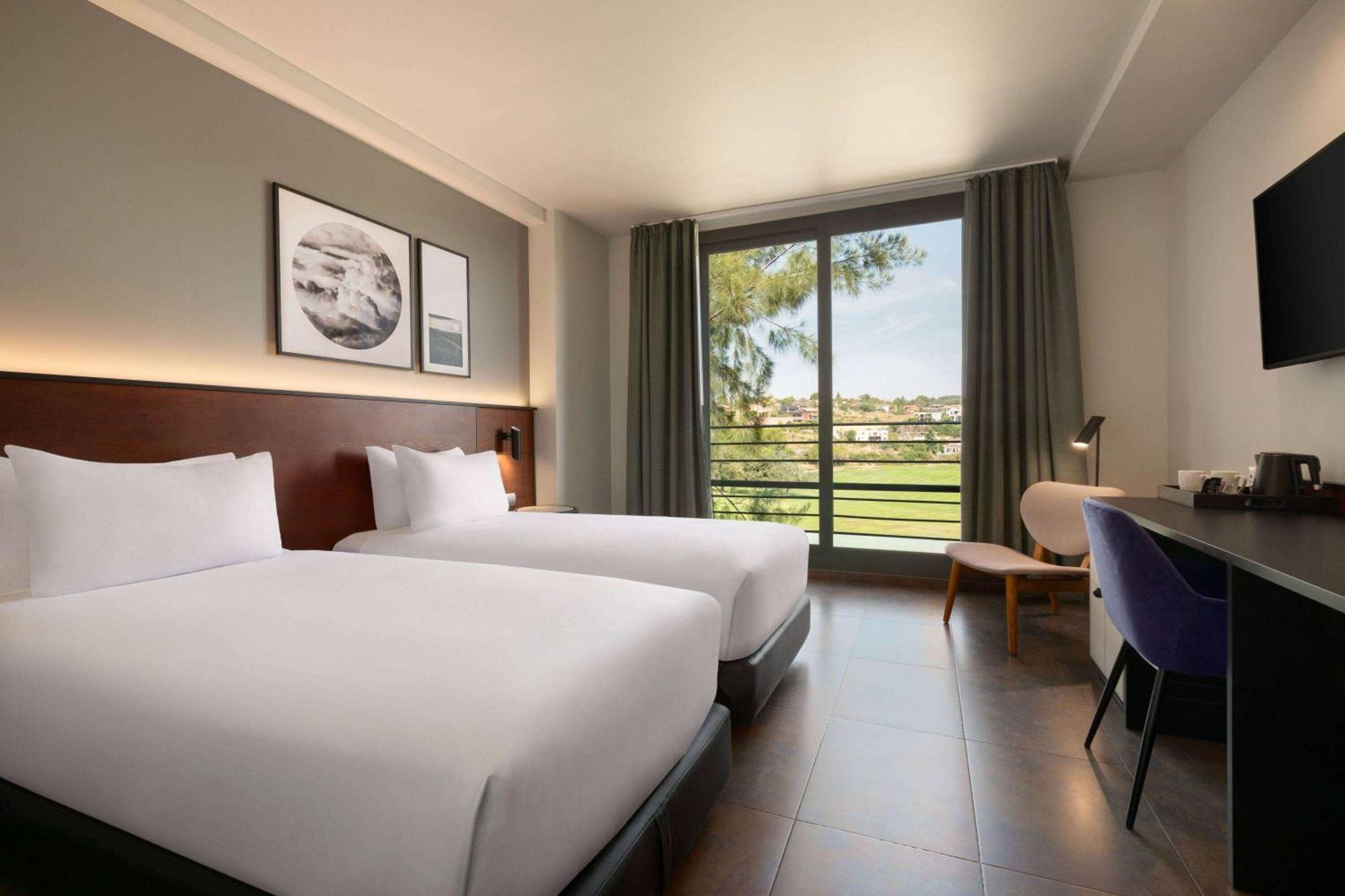 Dolce By Wyndham Barcelona Resort ซานต์ เอสเตเว เซสโรวิเรส ภายนอก รูปภาพ