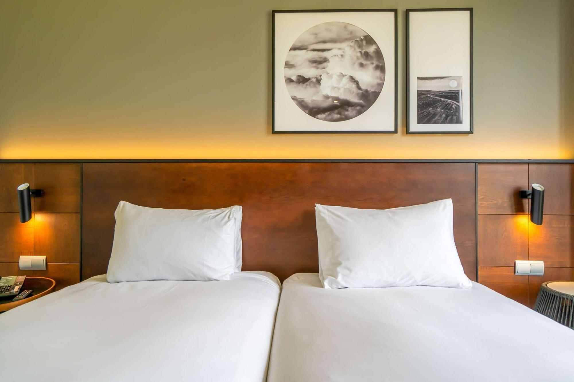 Dolce By Wyndham Barcelona Resort ซานต์ เอสเตเว เซสโรวิเรส ภายนอก รูปภาพ