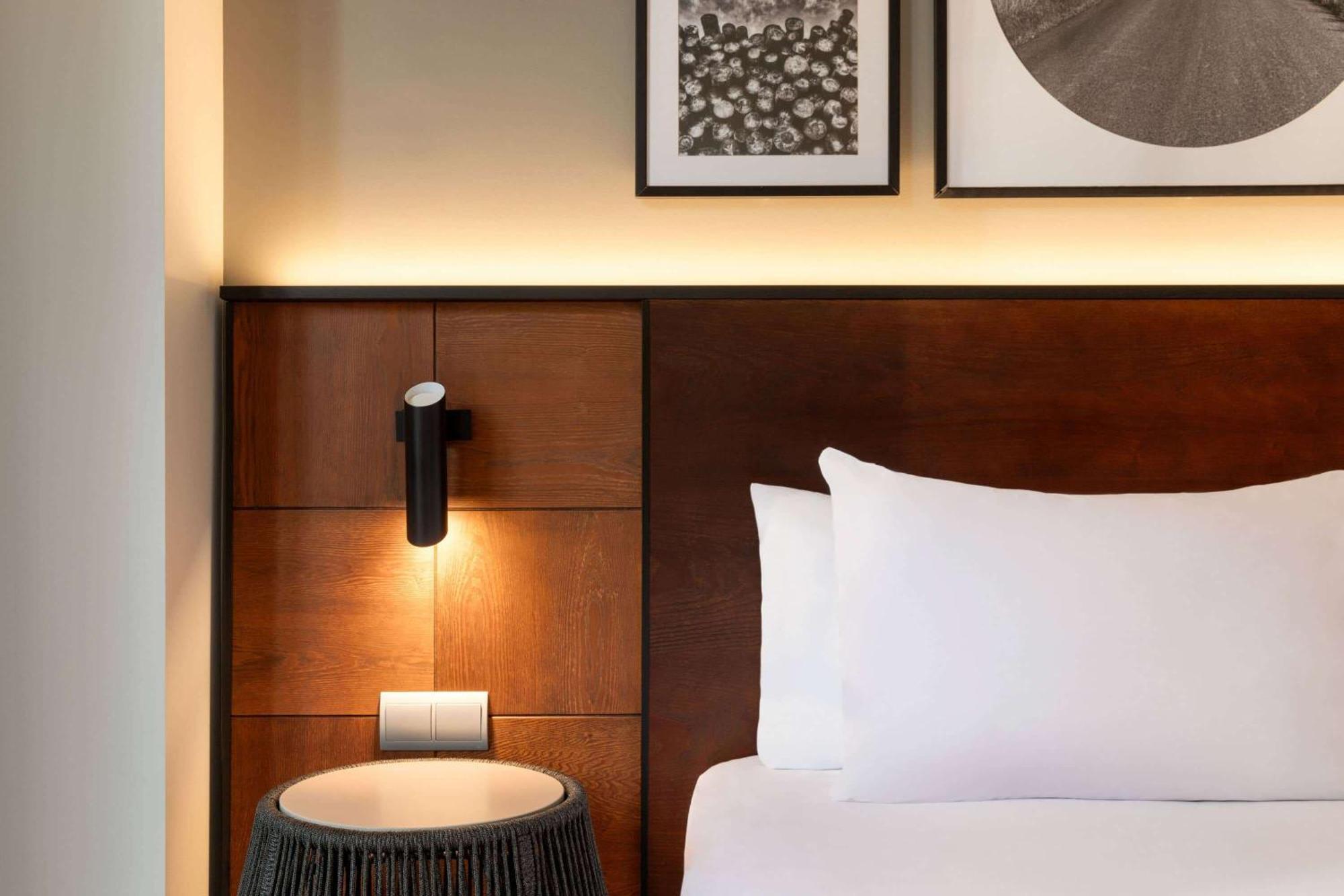 Dolce By Wyndham Barcelona Resort ซานต์ เอสเตเว เซสโรวิเรส ภายนอก รูปภาพ